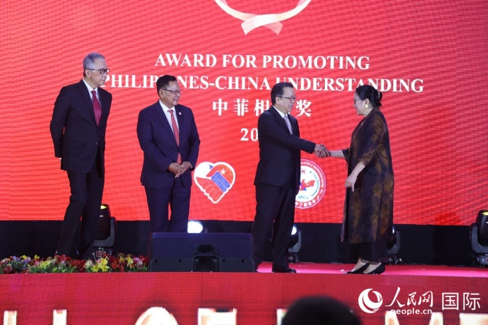 菲律賓前參議員許爾琦榮獲“終身成就獎”。人民網(wǎng)記者樊帆 攝