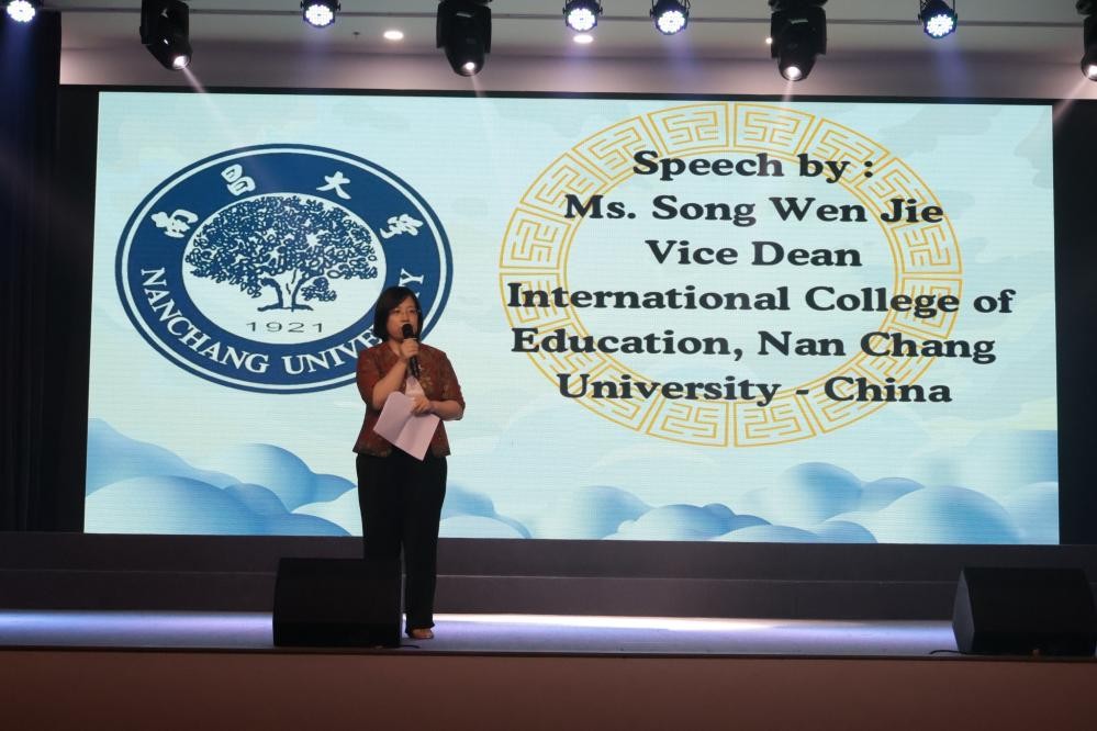 宋文杰致辭。哈山努丁大學(xué)孔子學(xué)院供圖