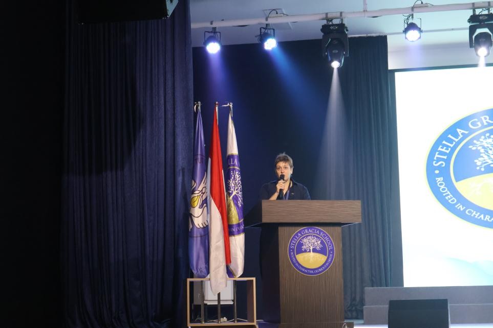 伊莉娜致辭。哈山努丁大學(xué)孔子學(xué)院供圖