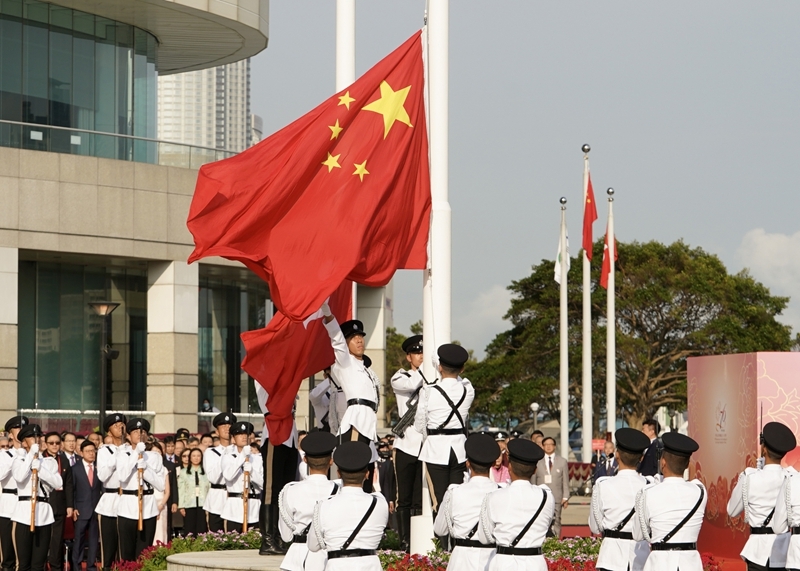 香港舉行升旗儀式慶祝新中國成立76周年(2)XxjpsgC000068_20251001_PEPFN0A001.jpg